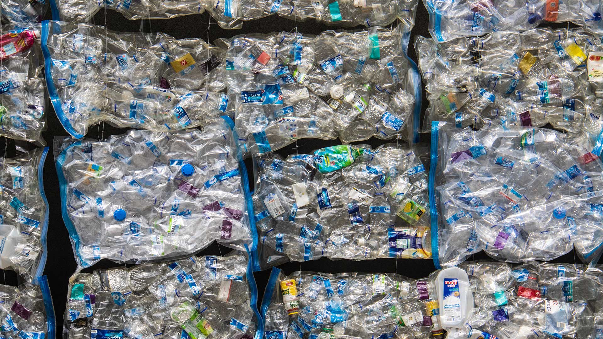 pallet contenenti rifiuti plastici